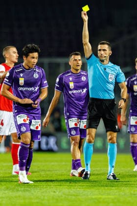 VIENNA, AUSTRIA - 27 AUGUST 2026: Image shows Referee DabanoviÄ‡ Nikola (Montenegro) and Lee Taeseok (Austria Wien, 17) during UEFA Conference League 2026 27 Play-off Round, Second Leg: FK Austria Wien vs SC Braga at Franz-Horr-Stadion on 27 08 2026 in Vienna, Austria. Austria Copyright: xFröhlichxPascalx