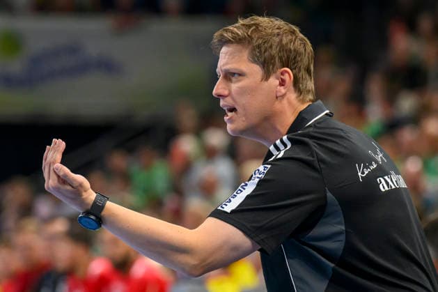 In the photo, from left: Nicolej Krickau, coach; sad, depressed, angry; GER, Berlin; handball; Fuechse Berlin vs. MT Melsungen; at the Max Schmeling Halle; August 27, 2026; Copyright: HMBxMedia UwexKoch