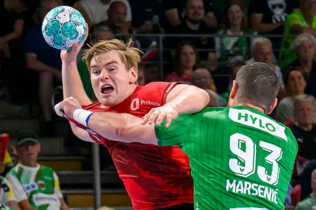 im Bild v.l.: Reynir Stefansson (MT Melsungen, 19), Mijajlo Marsenic (Fuechse Berlin, 93), Zweikampf, Action, Kampf, kaempft um den Ball, GER, Berlin, Handball, Fuechse Berlin vs MT Melsungen, in der Max-Schmeling-Halle, 27.08.2026, *** In the photo, from left: Reynir Stefansson (MT Melsungen, 19), Mijajlo Marsenic (Füchse Berlin, 93); tackle, action, battle, fighting for the ball, GER, Berlin, handball, Füchse Berlin vs. MT Melsungen, at the Max Schmeling Hall, August 27, 2026, Copyright: HMBxMedia UwexKoch