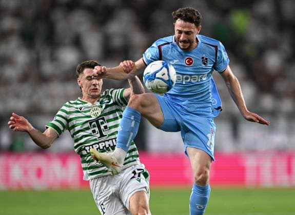 Ferencvaros v Trabzonspor - UEFA Europa League BUDAPEST, HUNGARY - AUGUST 27: Trabzonspor player Mustafa Eskihhellac (R) in action against an opponent during the UEFA Europa League play-off second-leg match between Ferencvaros and Trabzonspor at Groupama Stadium in Budapest, Hungary on August 27, 2026. Hakan Burak Altunoz Anadolu Budapest Hungary. Editorial use only. Please get in touch for any other usage.  Copyright: x2026xAnadoluxHakanxBurakxAltunozx