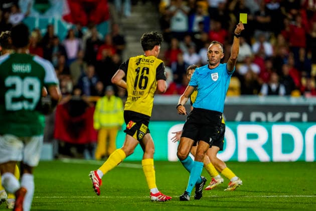 2026 Europa League Qualifiers: Lillestrom vs. Egantia, Lillestrom, August 27, 2026. Lillestrom’s Henrik Molvaer Melland receives a yellow card from the referee during the Europa League playoff soccer match between Lillestrom and Egantia at Arasen Stadium. Photo by Erik Flaaris Johansen, NTB, Lillestrøm, Norway. EDITORIAL USE ONLY. RESTRICTED USE FOR BETTING COMPANIES.  Copyright: xErikxFlaarisxJohansenx xNTBx