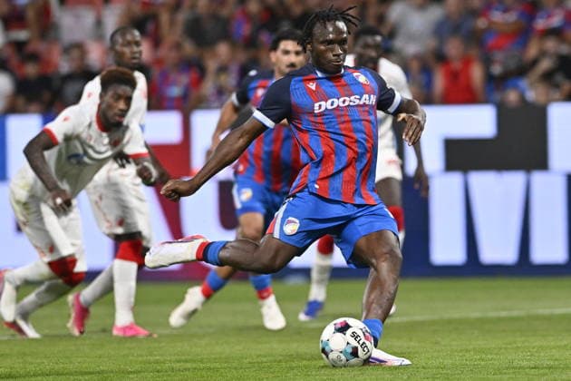 Football Europa League second leg of the fourth qualifying round match. Viktoria Plzen vs Crvena Zvezda Belgrade in Pilsen, Czech Republic, August 27, 2026. Prince Adu of Viktoria Plzen missed penalty kick. (CTKxPhoto MiroslavxChaloupka) CTKPhotoP2026082707866  CTKPhotoP2026082707866