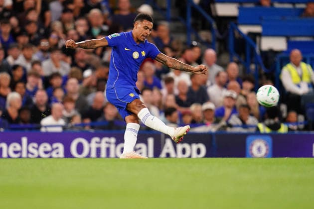 Carabao Cup round 2 Chelsea v Luton Town Morgan Rogers of Chelsea plays a cross field pass during the Carabao Cup round 2 match Chelsea vs Luton Town at Stamford Bridge, London, United Kingdom on 27 August 2026 (Photo by Harvey Murphy News Images) Copyright: xHarveyxMurphy NewsxImagesx