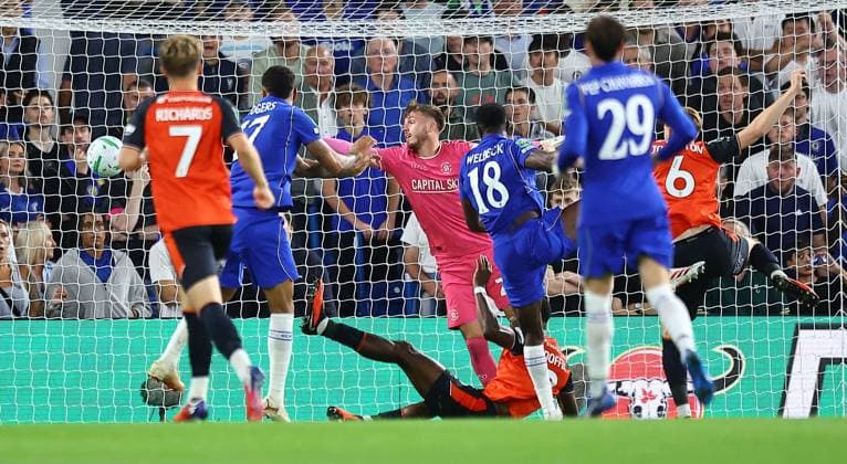 Danny Welbeck of Chelsea scores the opening goal Chelsea v Luton Town, EFL Carabao Cup, Second Round, Football, Stamford Bridge, London, UK - 27 Aug 2026London Stamford Bridge United Kingdom EDITORIAL USE ONLY No use with unauthorised audio, video, data, fixture lists, club league logos or live services. Online in-match use limited to 120 images, no video emulation. No use in betting, games or single club league player publications.  Copyright: xMichaelxZemanek Shutterstockx 17118945ak