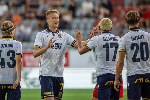 Mateusz Skrzypczak (72) and Allahyar Sayyadmanesh (17) seen during UEFA Europa League 26 27 4th qualifying round 2ed leg match between teams of FC Thun and Lech Poznan (Benjamin Faes Ball Raw Images) Thun Stockhorn Arena Switzerland Copyright: xBenjaminxFaesx BenjaminFaes_FCTvLPO-11