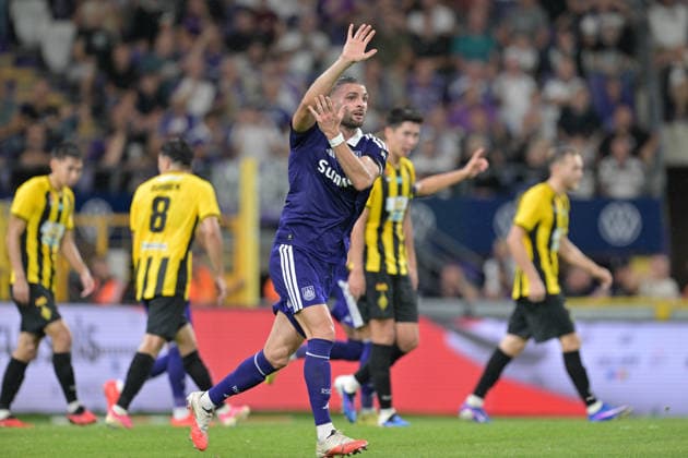 260827 RSC Anderlecht vs Kairat Almaty Leo Petrot (27) of Anderlecht reacts pictured during the play off round - 2nd leg in the 2026-2027 Uefa Europa League season between RSC Anderlecht and Kairat Almaty on August 27 , 2026 in Anderlecht, Belgium. (Photo by David Catry Isosport) Anderlecht Belgium  Copyright: xDavidxCatryx 20260827DC2_8040