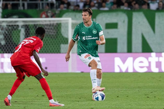 Soccer, UEFA Conference League Qualifying Round: FC St. Gallen 1879 vs. FC Nordsjaelland, Thursday, August 27, 2026, Berit Sitter Stadium, St. Gallen, Switzerland; Lamine Sadio (37), FC Nordsjaelland, Lukas Görtler 16, FC St. Gallen Copyright: xValentinxDomgjonix