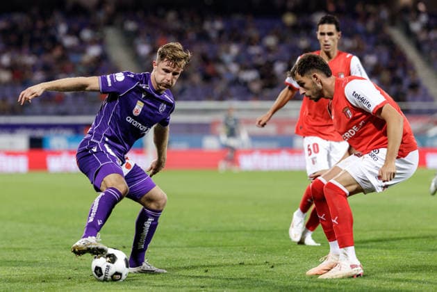 SOCCER - UEFA ECL, A.Wien vs Braga VIENNA,AUSTRIA,27.AUG.26 - SOCCER - UEFA Conference League, play-off, FK Austria Wien vs Sporting Braga. Image shows Johannes Eggestein (A.Wien) and Adrian Bajrami (Braga).  GEPAxpictures xArminxRauthner