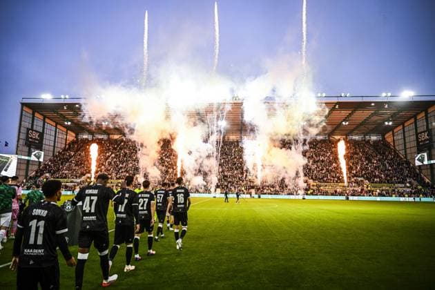 This picture shows the start of a soccer game between Scottish team Hibernian FC and Belgian soccer team KAA Gent, Thursday 27 August 2026 in Edinburgh, on the return leg of the play-off round for the UEFA Conference League league phase. TOMxGOYVAERT  x184514284x