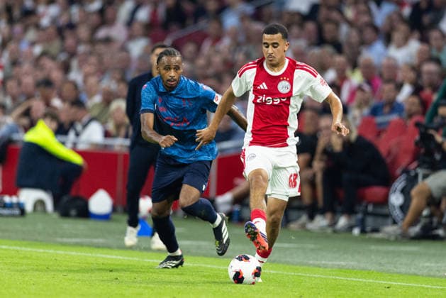 2026-08-27 UEFA Conference League: AFC Ajax v FC Sion AMSTERDAM, NETHERLANDS - AUGUST 27: Noe Abdou Sow of FC Sion and Abdellah Ouazane of AFC Ajax during the UEFA Conference League match between AFC Ajax and FC Sion at Johan Cruijff Arena on August 27, 2026 in Amsterdam, Netherlands. Amsterdam Johan Cruijff Arena Netherlands Content not available for redistribution in The Netherlands directly or indirectly through any third parties. Copyright: xMarcelxvanxPlateringenx