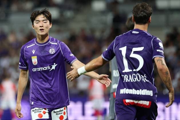 27.August.2026 - SOCCER - 2026 27 UEFA Conference League Play-offs, 2nd Leg, FK Austria Wien vs Sporting Braga Kang Hee Lee (Austria Wien) and Aleksandar Dragovic (Austria Wien) gestures Vienna Franz-Horr-Stadion (Generali-Arena) Vienna Austria Copyright: xYigitxOermex xPsxImagesxYigitxOermex xPsxImagesx