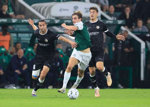 Hibernian v K.A.A. Gent UEFA Europa Conference League Nathan Lowe of Hibernian is fouled by Christian Burgess of K.A.A. Gent during the UEFA Europa Conference League Play-Off Second Leg match at Easter Road, Edinburgh 27 08 2026 UK Newspapers OUT Copyright: xFredxPalmerx FIL-23844-0059