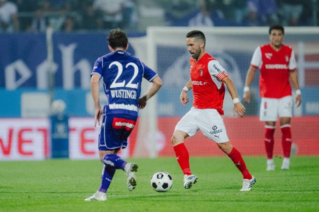 SOCCER - UEFA ECL, A.Wien vs Braga VIENNA,AUSTRIA,27.AUG.26 - SOCCER - UEFA Conference League, play-off, FK Austria Wien vs Sporting Braga. Image shows Florian Wustinger (A.Wien) and Joao Moutinho (Braga).  GEPAxpictures xAlexanderxSolc