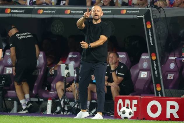 27.August.2026 - SOCCER - 2026 27 UEFA Conference League Play-offs, 2nd Leg, FK Austria Wien vs Sporting Braga Head Coach Stephan Helm (Austria Wien) is in action Vienna Franz-Horr-Stadion (Generali-Arena) Vienna Austria Copyright: xYigitxOermex xPsxImagesxYigitxOermex xPsxImagesx