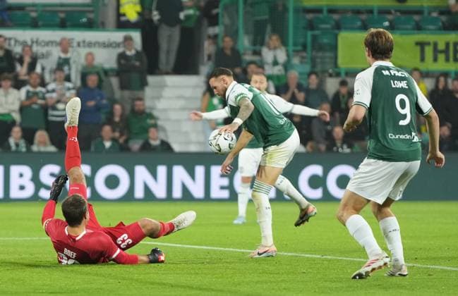 The ball appears to strike Martin Boyle of Hibernian on the left arm before he scored past Gent goalkeeper Davy Roef to tie the game 1-1. Boyle s goal was disallowed for handball following a VAR review. Hibernian v Gent, UEFA Conference League, Play-Off Round, Second Leg, Football, Easter Road, Edinburgh, Scotland, UK - 27 Aug 2026Edinburgh Easter Road United Kingdom  Copyright: xStuartxWallace Shutterstockx 17118942az