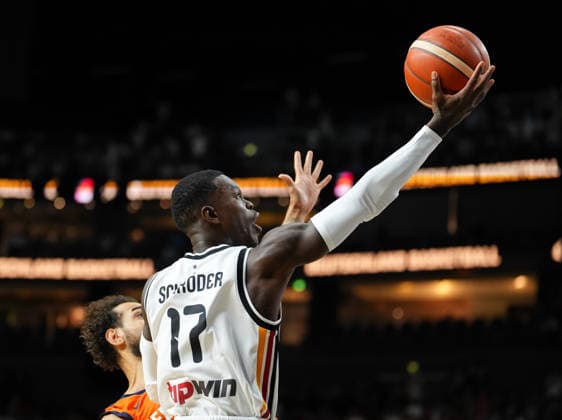 Dennis Schroder (Deutschland, 17) zieht zum Korb. GER, Deutschland vs Niederlande, Basketball, Länderspiel, World Cup European Qualifiers, LANXESS arena, Köln, 27.08.2026 Foto: HMB Media Scott W. Coleman Köln LANXESS arena Nordrhein-Westfalen GER Copyright: xScottxW.xColemanx
