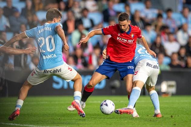 ESP LaLiga EA Sports RC Celta Vigo vs. Club Atlético Osasuna: Raúl García of Osasuna against Javier Rodríguez of Celta during the LaLiga EA Sports match between RC Celta Vigo and CA Osasuna played at Abanca Balaidos Stadium, Vigo, Pontevedra, on August 27, 2026, in Spain. Spanish Soccer Copyright: xAgenciaxLOFx