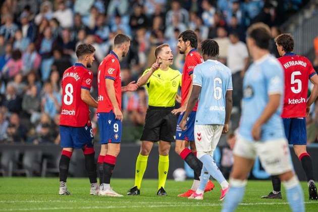 ESP LaLiga EA Sports RC Celta Vigo vs. Club Atlético Osasuna: Referee during the LaLiga EA Sports match between RC Celta Vigo and CA Osasuna played at Abanca Balaidos Stadium, Vigo, Pontevedra, on August 27, 2026, in Spain. Spanish Soccer Copyright: xAgenciaxLOFx