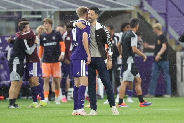 Anderlecht s head coach Vitor Bruno pictured during a soccer game between Belgian soccer team RSC Anderlecht and Kazakh Kairat Almaty, Thursday 27 August 2026 in Brussels, in on the return leg of the play-off round for the UEFA Europa League phase. VIRGINIExLEFOUR  x0865074353stx