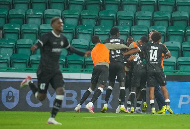 Ibrahima Cisse of KAA Gent celebrates scoring in time added on after 90 minutes to give Gent a 3-2 lead (Agg. 2-3). Hibernian v Gent, UEFA Conference League, Play-Off Round, Second Leg, Football, Easter Road, Edinburgh, Scotland, UK - 27 Aug 2026Edinburgh Easter Road United Kingdom  Copyright: xStuartxWallace Shutterstockx 17118942cr