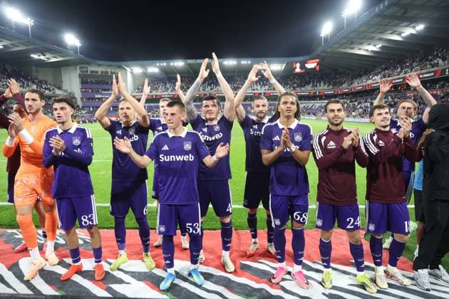 Anderlecht s players pictured after winning a soccer game between Belgian soccer team RSC Anderlecht and Kazakh Kairat Almaty, Thursday 27 August 2026 in Brussels, in on the return leg of the play-off round for the UEFA Europa League phase. VIRGINIExLEFOUR  x0865075109stx