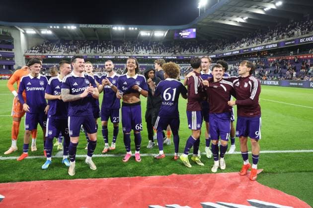 Anderlecht s players pictured after winning a soccer game between Belgian soccer team RSC Anderlecht and Kazakh Kairat Almaty, Thursday 27 August 2026 in Brussels, in on the return leg of the play-off round for the UEFA Europa League phase. VIRGINIExLEFOUR  x0865075110stx