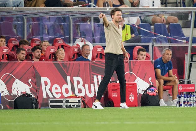 Salzburg, Austria, August 27, 2026; UEFA Europa League 2026–2027 Playoffs, Second Leg: FC Red Bull Salzburg vs. Mjällby AIF. Pictured: Coach Danny Röhl (Roehl) of RB gesturing on the field at the Red Bull Arena. Copyright: xFotostandx xWassmuthx
