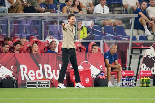 Salzburg, Austria, August 27, 2026; UEFA Europa League 2026–2027 Playoffs, Second Leg: FC Red Bull Salzburg vs. Mjällby AIF. Pictured: Coach Danny Röhl (Roehl) of RB gesturing on the field at the Red Bull Arena. Copyright: xFotostandx xWassmuthx