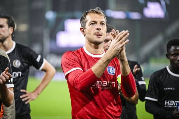 Gent s goalkeeper Davy Roef celebrates after winning a soccer game between Scottish team Hibernian FC and Belgian soccer team KAA Gent, Thursday 27 August 2026 in Edinburgh, on the return leg of the play-off round for the UEFA Conference League league phase. TOMxGOYVAERT  x184518420x