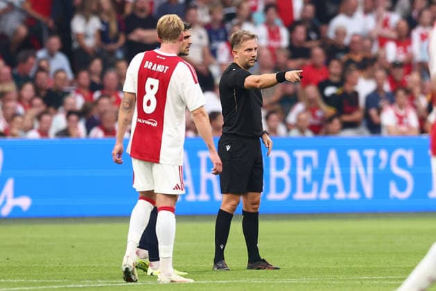 AMSTERDAM, NETHERLANDS - AUGUST 27: referee Julian Weinberger during the UEFA Conference League match between Ajax and FC Sion at Johan Cruijff Arena on August 27, 2026 in Amsterdam, Netherlands.  Copyright: xMTB MBxMediax