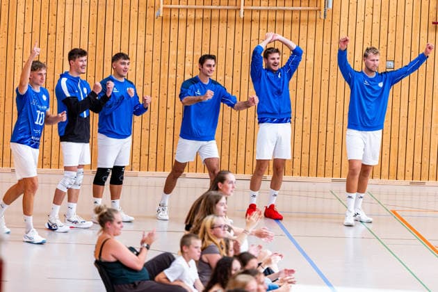 August 27, 2026, GER, Volleyball, Men, Season 26-27, 2nd Division South vs. 1st Division, Exhibition Match, Blue Volleys Gotha vs. Cerebricks Volley Goats, Central Germany. Cheers for the Blue Volleys Gotha team. 99867 Gotha, Sports Hall, Ernesti Sports Complex, Thuringia, Germany