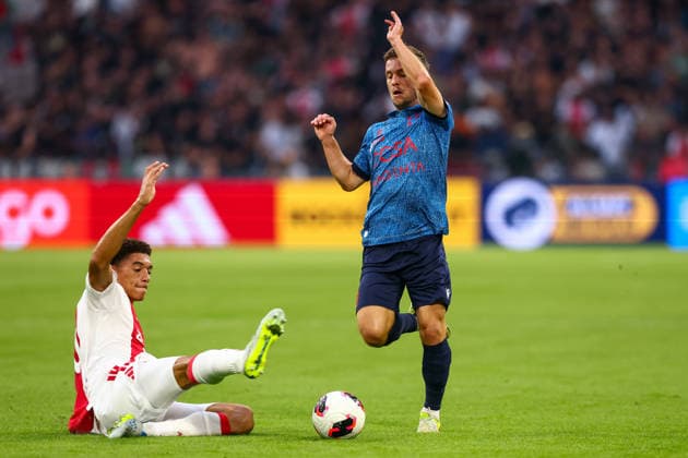 AMSTERDAM, NETHERLANDS - AUGUST 27: Aaron Bouwman of Ajax, Nias Hefti of FC Sion during the UEFA Conference League match between Ajax and FC Sion at Johan Cruijff Arena on August 27, 2026 in Amsterdam, Netherlands.  Copyright: xMTB MBxMediax