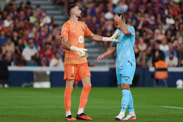 ESP LaLiga EA Sports: FC Barcelona vs. Athletic Bilbao — Joan Garcia of FC Barcelona during the LaLiga EA Sports match between FC Barcelona and Athletic Bilbao, played at Spotify Camp Nou Stadium in Barcelona on August 27, 2026, in Spain — Spanish Soccer Copyright: xAgenciaxLOFx