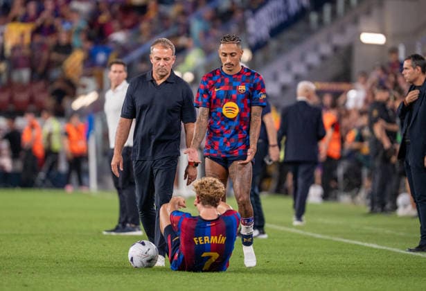 ESP LaLiga EA Sports FC Barcelona vs. Athletic Bilbao: Hansi Flick of FC Barcelona, Raphinha of FC Barcelona, and Fermin Lopez of FC Barcelona during the LaLiga EA Sports match between FC Barcelona and Athletic Bilbao, played at Spotify Camp Nou Stadium in Barcelona on August 27, 2026, in Spain. Spanish Soccer Copyright: xAgenciaxLOFx