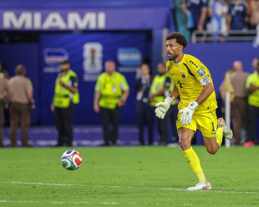 July 3, 2026, Miami Gardens, Florida, USA: VOZINHA (1) of Cape Verde controls a ball during a World Cup Round of 32 game between Argentina and Cape Verde. Miami Gardens USA - ZUMAa257 20260703_zsp_a257_023 Copyright: xChrisxArjoonx