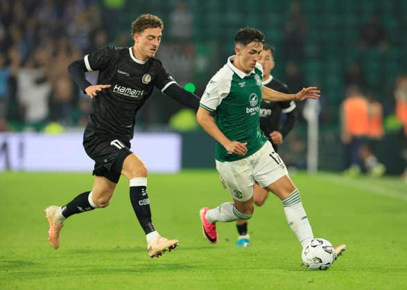 Hibernian v K.A.A. Gent UEFA Europa Conference League Jamie McGrath of Hibernian shields the ball from Mathias Delorge of K.A.A. Gent during the UEFA Europa Conference League Play-Off Second Leg match at Easter Road, Edinburgh 27 08 2026 UK Newspapers OUT Copyright: xFredxPalmerx FIL-23844-0128
