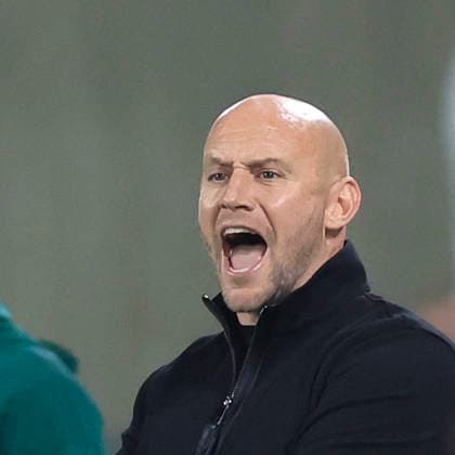 Hibernian v K.A.A. Gent UEFA Europa Conference League David Gray Hibernian Head Coach shouts instructions to his team during the UEFA Europa Conference League Play-Off Second Leg match at Easter Road, Edinburgh 27 08 2026 UK Newspapers OUT Copyright: xFredxPalmerx FIL-23844-0165