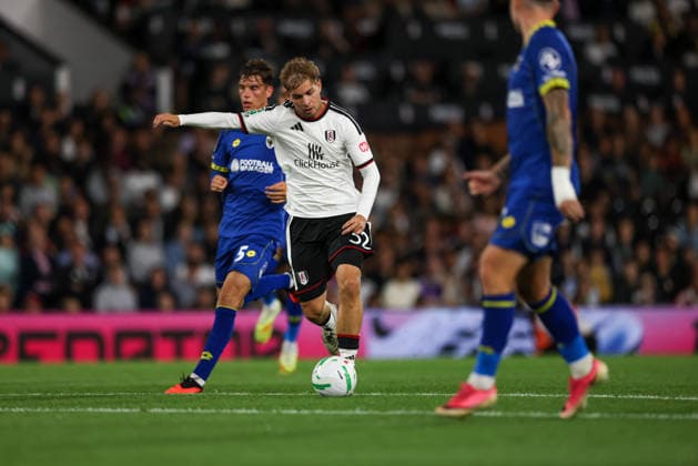 LONDON, ENGLAND, AUGUST 27: Emile Smith Rowe during the Carabao Cup, English League Cup 2nd round match between Fulham and AFC Wimbledon at Craven Cottage in London, England. (Photo by Alex Ferrelly Sports Press Photo) Copyright: xAlexxFerrelly SportsxPressxPhotox Sportspressphoto_SPR217452