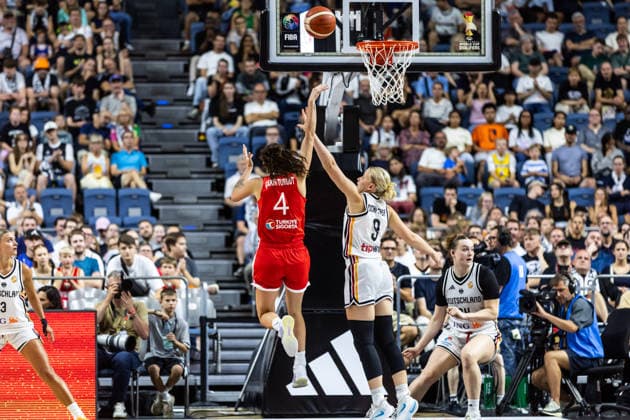 August 27, 2026, GER, Exhibition Game, 2026 FIBA Women’s Basketball World Cup, Cologne, Germany vs. Turkey, Olcay Cakir Turgut (Turkey), 4; Emma Eichmayer (Germany), 9, Cologne, LANXESS arena, North Rhine-Westphalia, Germany