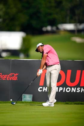 August 27, 2026, Atlanta, Georgia, USA: Scottie Scheffler (USA) hits his tee shot on the 16th hole during the first round at East Lake Golf Club. PGA, Golf Herren Tour TOUR Championship  - ZUMAd212 20260827_zsp_d212_033 Copyright: xRichardxDolex