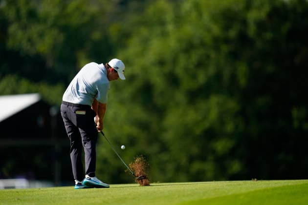 August 27, 2026, Atlanta, Georgia, USA: Matt Fitzpatrick (England) hits his approach shot on the 17th hole during the first round at East Lake Golf Club. PGA, Golf Herren Tour TOUR Championship  - ZUMAd212 20260827_zsp_d212_051 Copyright: xRichardxDolex