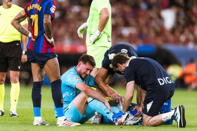 Spanish LaLiga EA Sports FC Barcelona, Barca v Athletic Club in Barcelona, Spain. Athletic Club player Aymeric Laporte (14) reacts after receive a fault from (11) Raphinha during LaLiga EA Sports match between FC Barcelona and Athletic Club in Spotify Camp Nou, Barcelona, Spain, on August 27, 2026. Barcelona Spotify Camp Nou Barcelona Spain