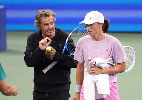 August 27, 2026, New York City, New York, USA: IGA SWIATEK of Poland and FRANCISCO ROIG of Spain during practise session before US Open. New York, USA. Tennis: US Open - Iga Swiatek And Francisco Roig  - ZUMAc278 20260827_zsp_c278_007 Copyright: xMarcinxCholewinskix