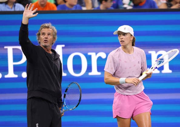 August 27, 2026, New York City, New York, USA: IGA SWIATEK of Poland and FRANCISCO ROIG of Spain during practise session before US Open. New York, USA. New York City USA - ZUMAc278 20260827_zsp_c278_017 Copyright: xMarcinxCholewinskix