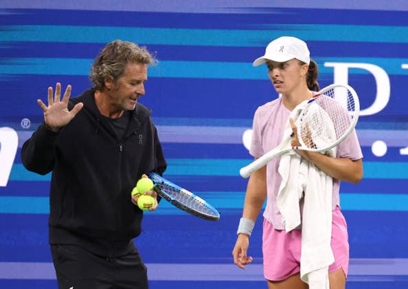 August 27, 2026, New York City, New York, USA: IGA SWIATEK of Poland and FRANCISCO ROIG of Spain during practise session before US Open. New York, USA. New York City USA - ZUMAc278 20260827_zsp_c278_020 Copyright: xMarcinxCholewinskix