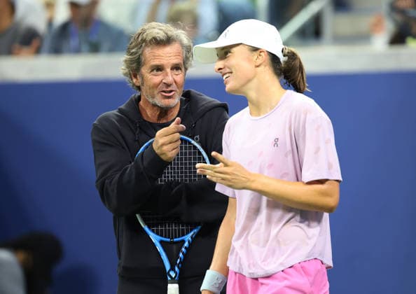 August 27, 2026, New York City, New York, USA: IGA SWIATEK of Poland and FRANCISCO ROIG of Spain during practise session before US Open. New York, USA. New York City USA - ZUMAc278 20260827_zsp_c278_022 Copyright: xMarcinxCholewinskix