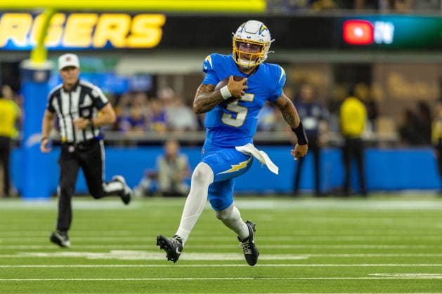 INGLEWOOD, CA - AUGUST 27: Trey Lance 5 of the Los Angeles Chargers runs with the ball during an NFL, American Football Herren, USA preseason game between the Los Angeles Rams and the Los Angeles Chargers on August 27, 2026, at SoFi Stadium in Inglewood, California. (Photo by Greg Fiore Icon Sportswire) NFL: AUG 27 Rams at Chargers EDITORIAL USE ONLY Icon2608271541