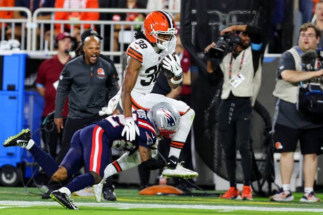 CLEVELAND, OH - AUGUST 27: Cleveland Browns wide receiver Ben Patterson (38) is tackled by New England Patriots cornerback Charles Woods (22) after making a catch during the first quarter of the National Football League preseason game between the New England Patriots and Cleveland Browns on August 27, 2026, at Huntington Bank Field in Cleveland, OH. (Photo by Frank Jansky Icon Sportswire) NFL, American Football Herren, USA AUG 27 Patriots at Browns EDITORIAL USE ONLY Icon260827018