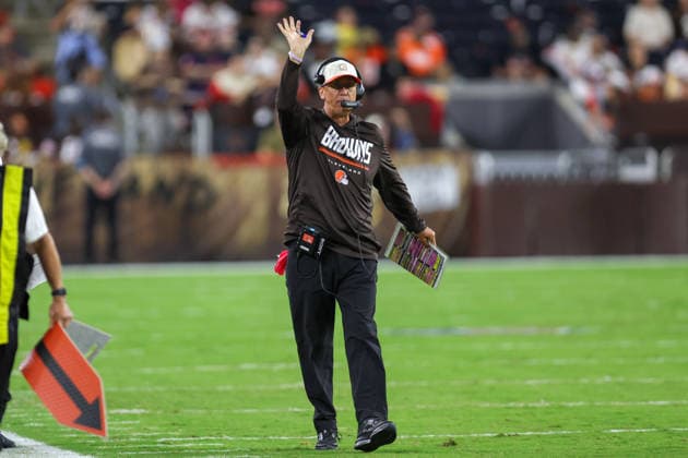 CLEVELAND, OH - AUGUST 27: Cleveland Browns head coach Todd Monken on the sideline during the fourth quarter of the National Football League preseason game between the New England Patriots and Cleveland Browns on August 27, 2026, at Huntington Bank Field in Cleveland, OH. (Photo by Frank Jansky Icon Sportswire) NFL, American Football Herren, USA AUG 27 Patriots at Browns EDITORIAL USE ONLY Icon260827030
