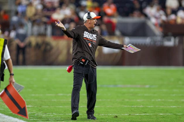 CLEVELAND, OH - AUGUST 27: Cleveland Browns head coach Todd Monken on the sideline during the fourth quarter of the National Football League preseason game between the New England Patriots and Cleveland Browns on August 27, 2026, at Huntington Bank Field in Cleveland, OH. (Photo by Frank Jansky Icon Sportswire) NFL, American Football Herren, USA AUG 27 Patriots at Browns EDITORIAL USE ONLY Icon260827031